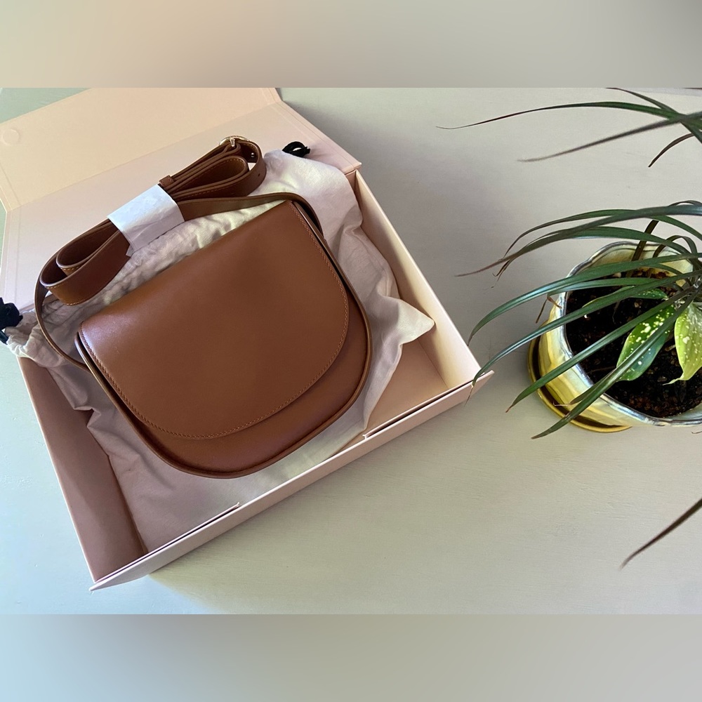 NWT Cuyana Modern Saddle Bag in Chesnut Smooth Leather and Giftbox - Picture 5 of 12